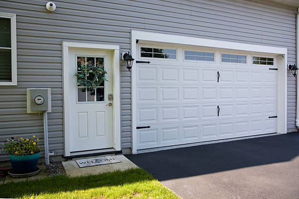 24/7 Emergency Garage Door Panel Replacement experts in Ames Lake, WA